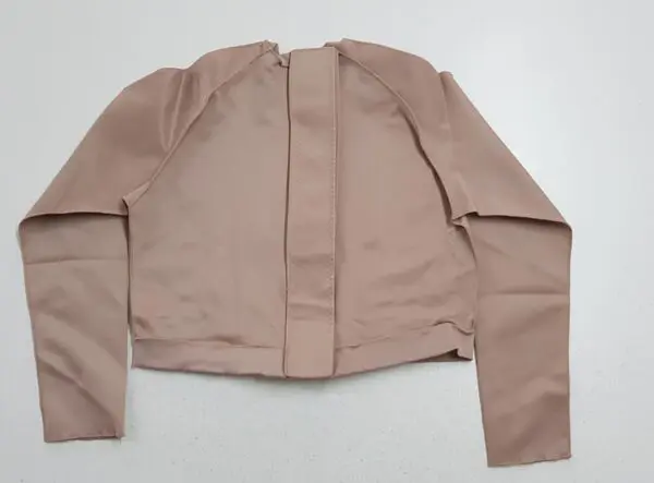 Colete masculino curto, c/mangas, malha compressiva, tratamento após queimadura, queloides, Modelo Q 645 - Imagem 2