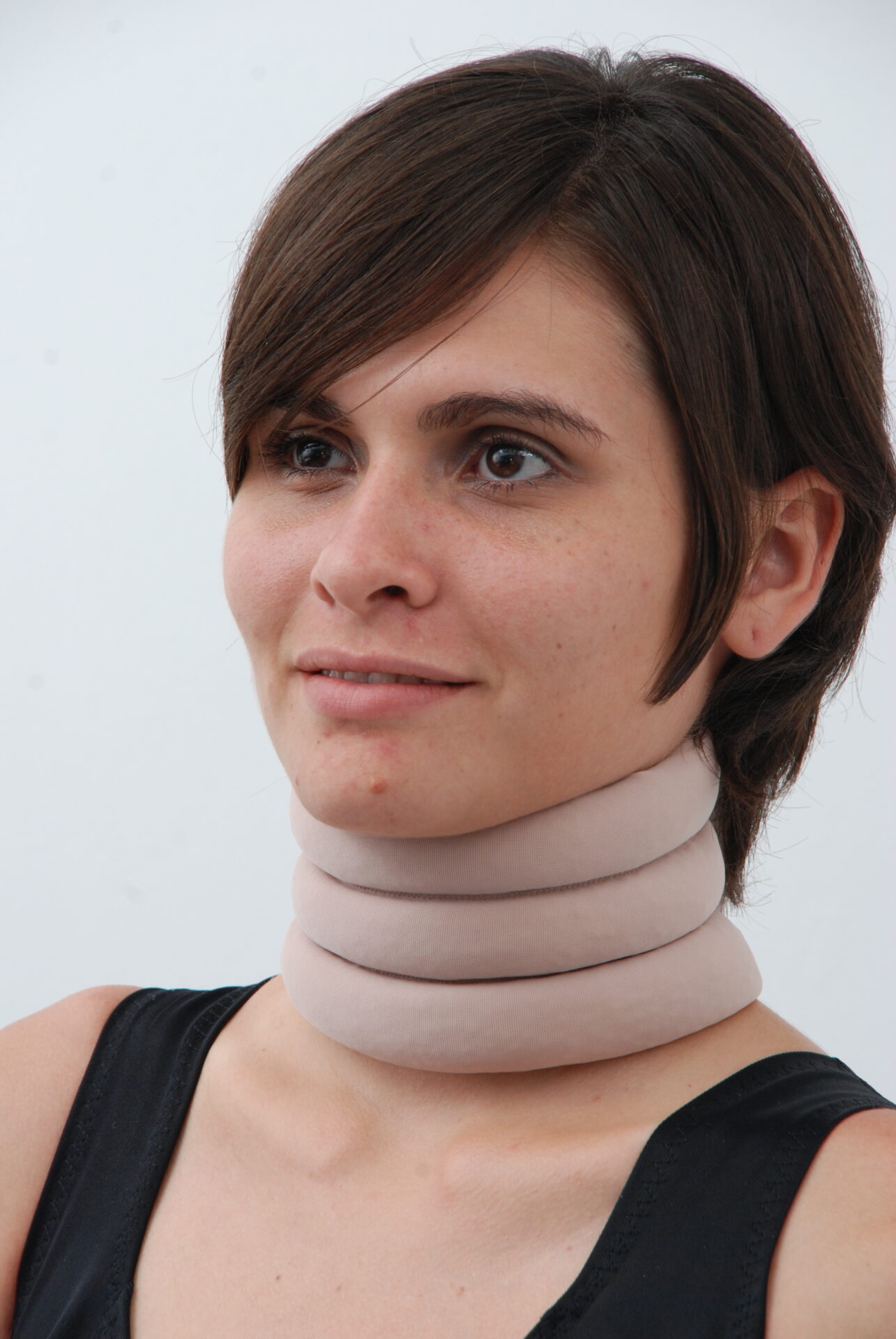 Colar Cervical "A" 3 Gomos, Modelo Q 690 A - Imagem 3